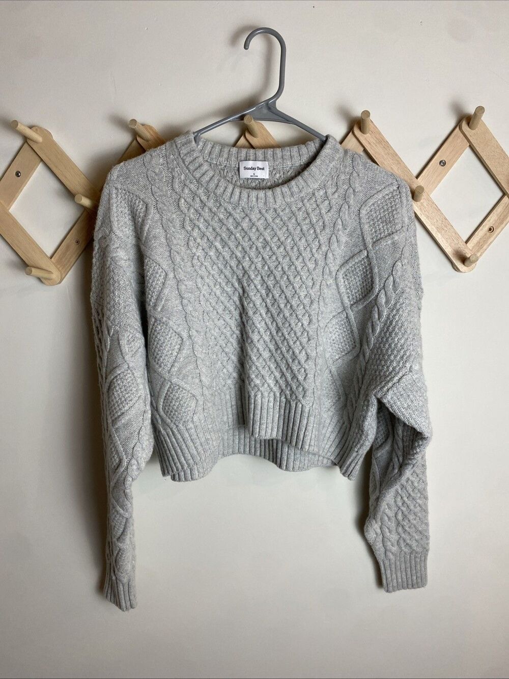 Aritzia Sunday Best Peggy Cropped Cable Knit Sweater Light Grey Sz Small Wool